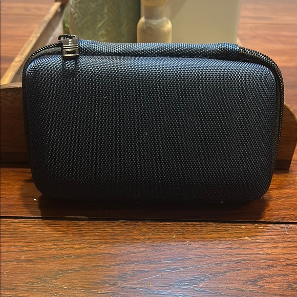 TUMI for Delta Navy Blue Portable Audio Travel Case - Picture 2 of 6